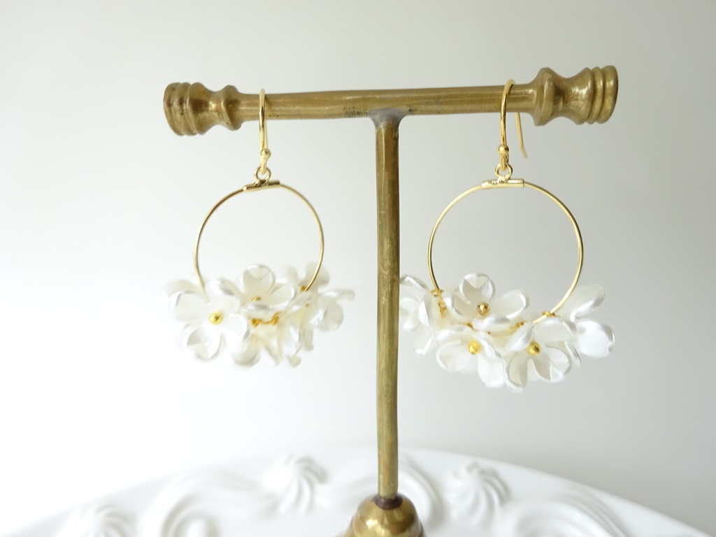 花ゆらピアス・こでまり(イヤリングOK)