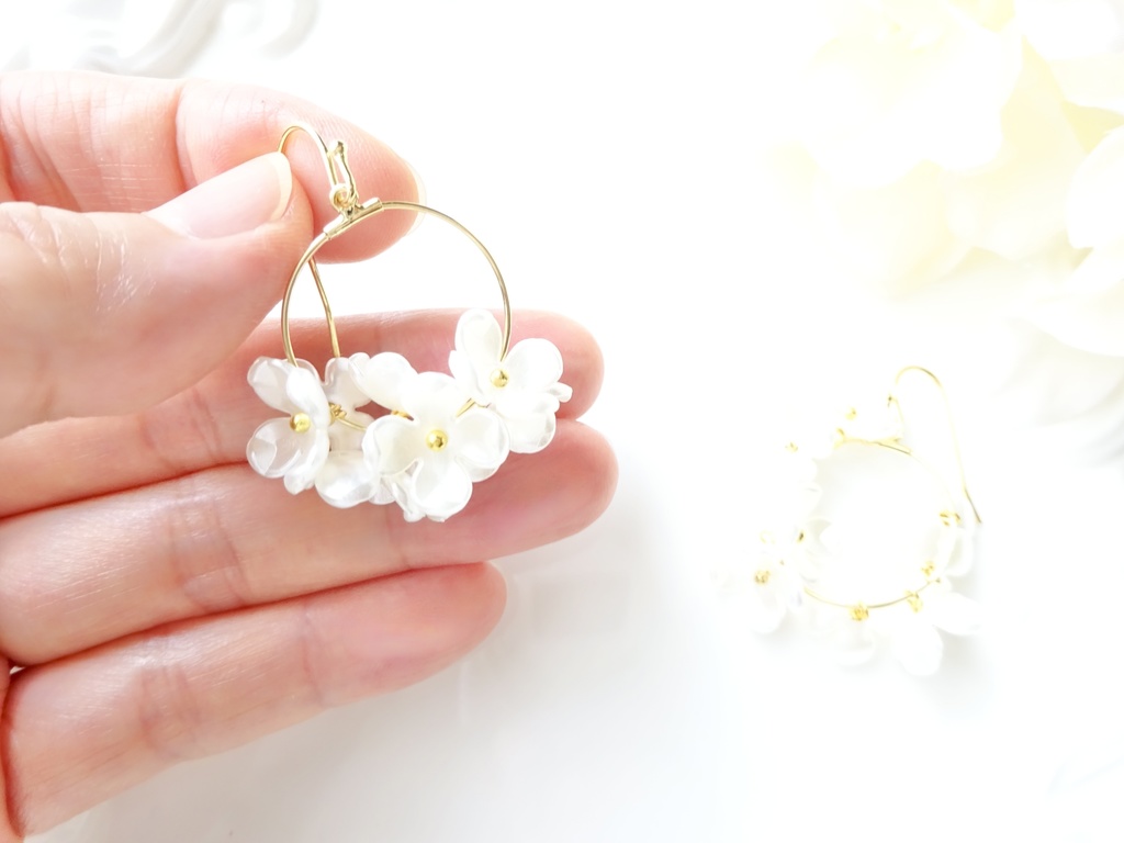 花ゆらピアス・こでまり(イヤリングOK)
