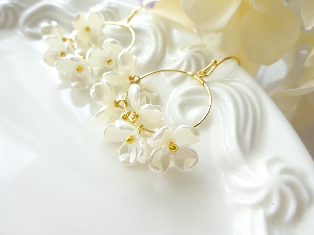 花ゆらピアス・こでまり(イヤリングOK)