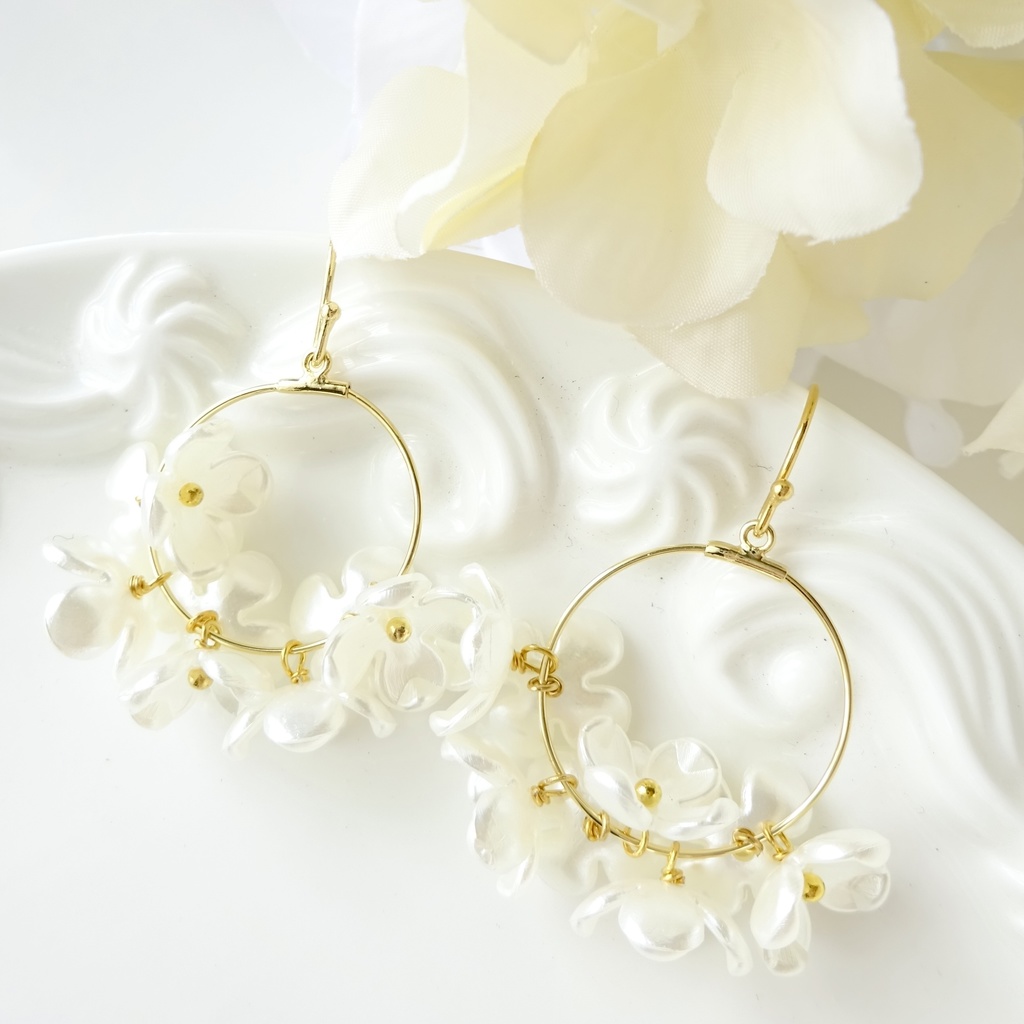 花ゆらピアス・こでまり(イヤリングOK)