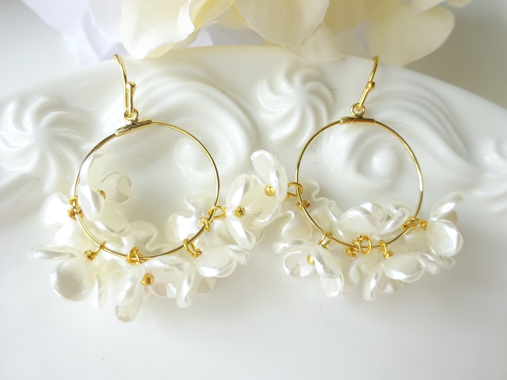花ゆらピアス・こでまり(イヤリングOK)