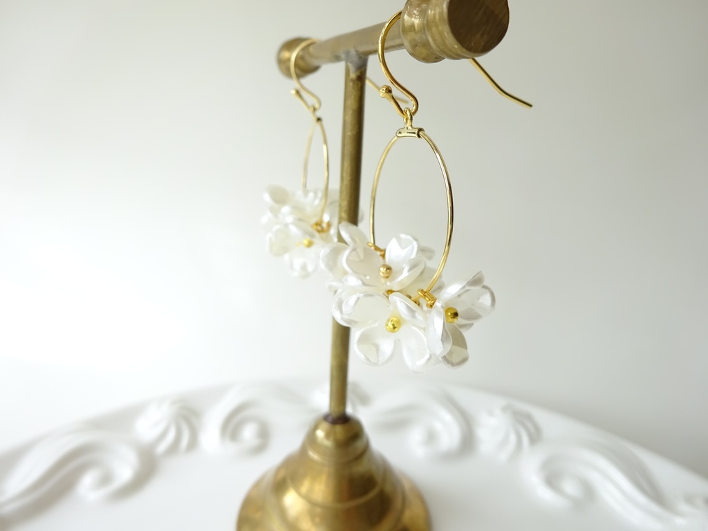 花ゆらピアス・こでまり(イヤリングOK)