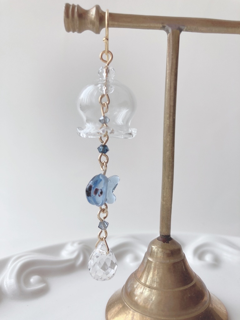 片耳用)風鈴風のガラスの金魚鉢ピアス(イヤリングOK)