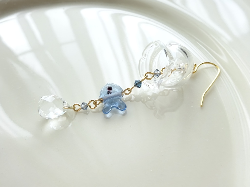 片耳用)風鈴風のガラスの金魚鉢ピアス(イヤリングOK)