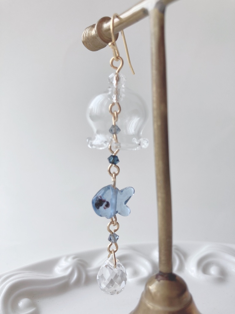 片耳用)風鈴風のガラスの金魚鉢ピアス(イヤリングOK)