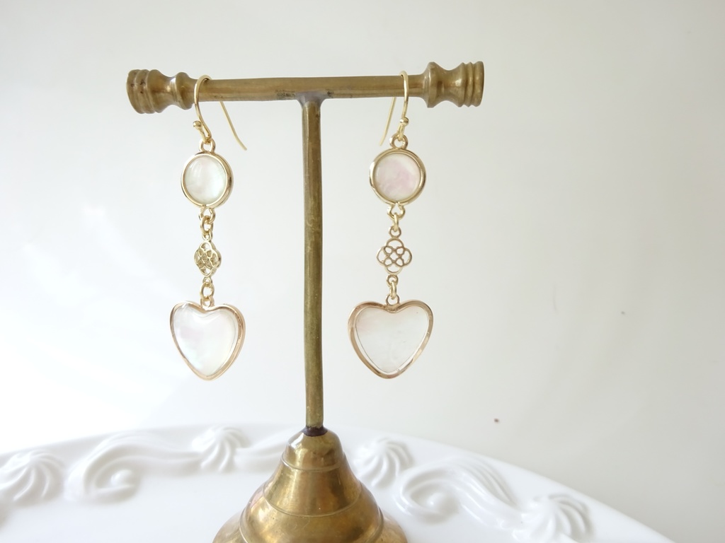 シェルハート ピアス(イヤリングOK)