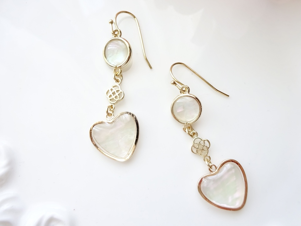 シェルハート ピアス(イヤリングOK)