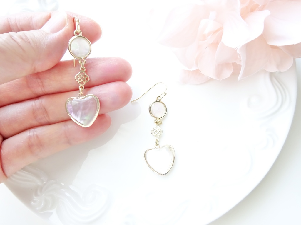 シェルハート ピアス(イヤリングOK)