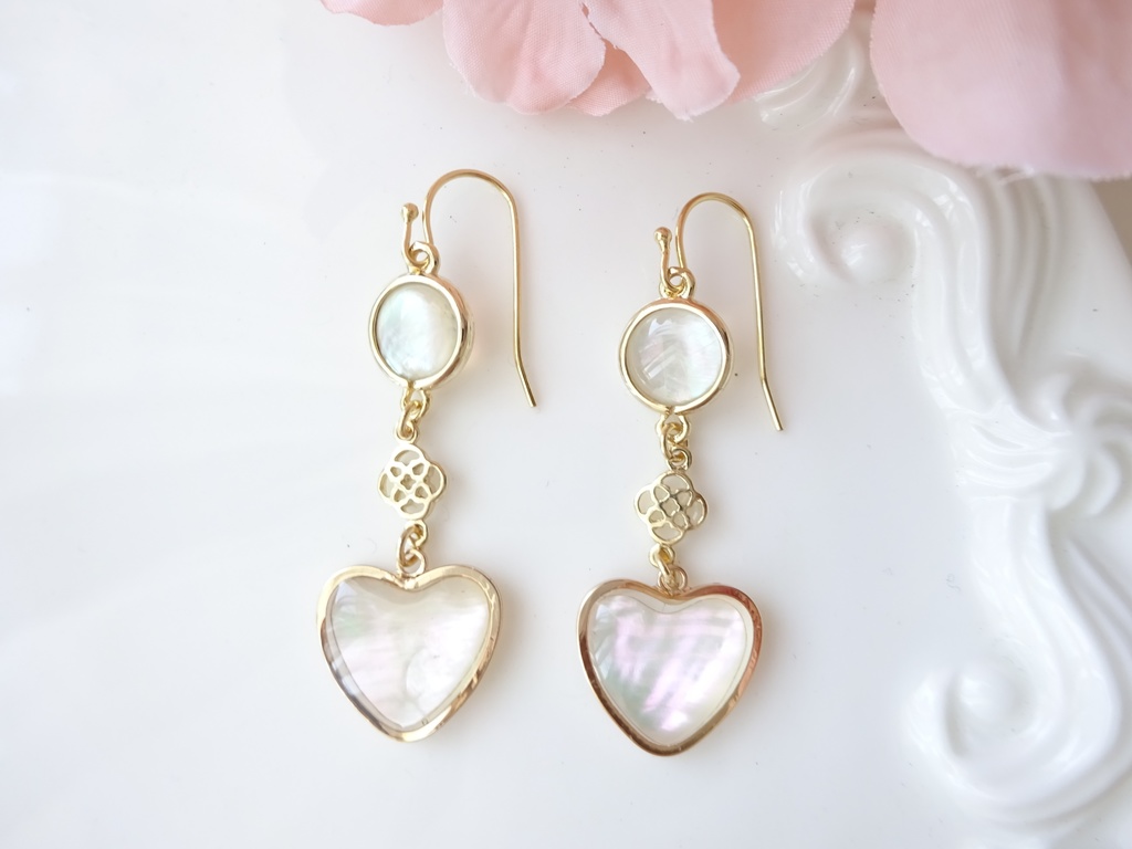 シェルハート ピアス(イヤリングOK)