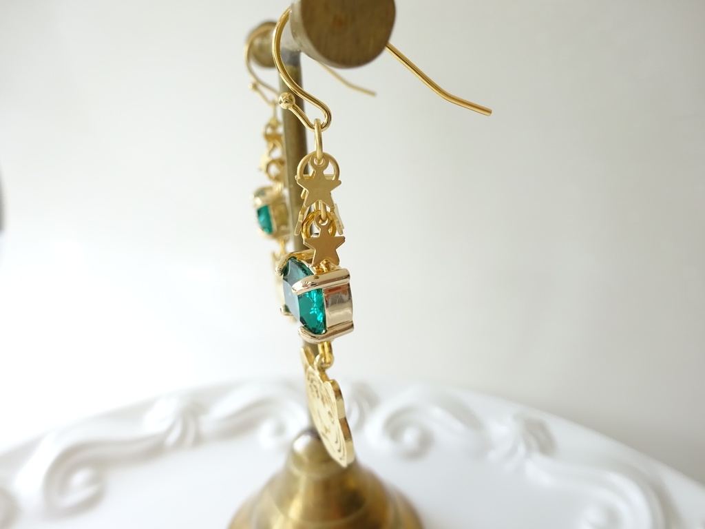 星をみる虎 ピアス(イヤリングOK)