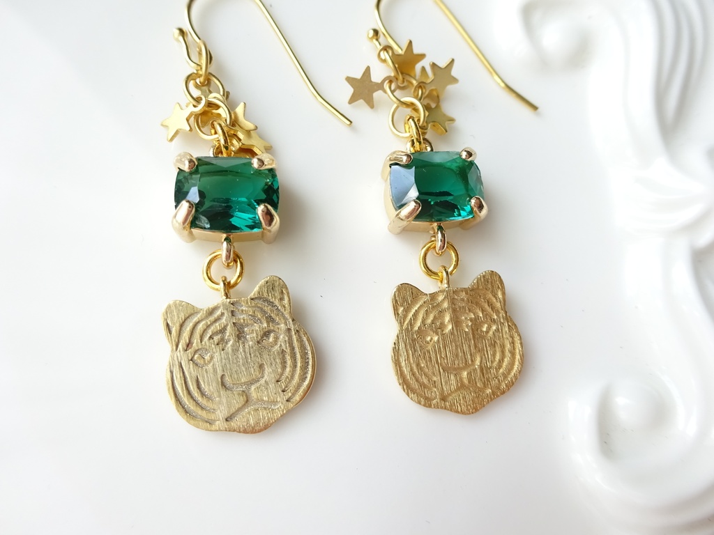 星をみる虎 ピアス(イヤリングOK)
