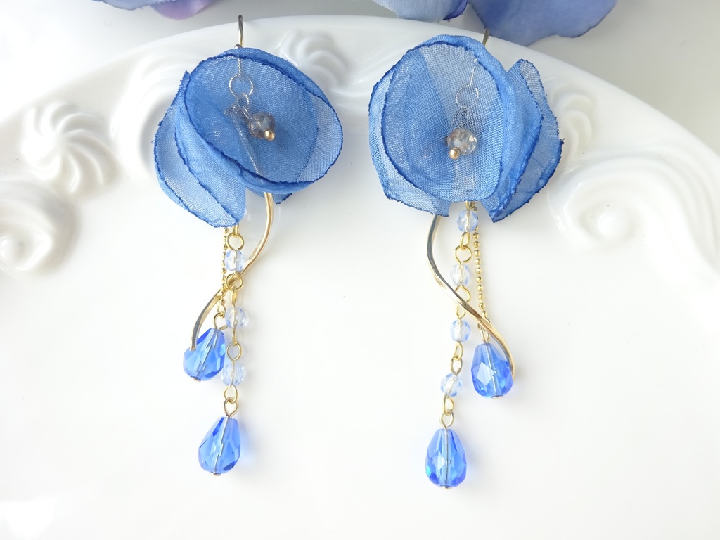 ブルーポピーブーケのピアス(イヤリングOK)