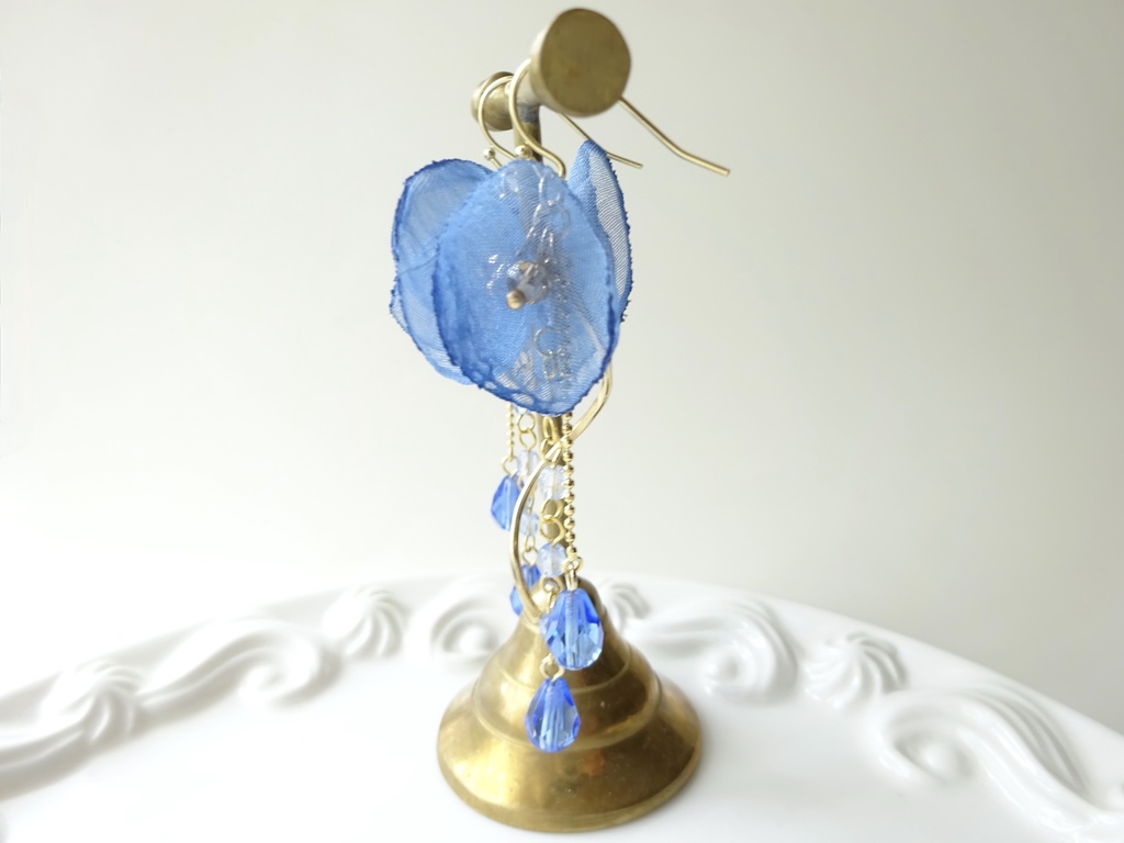 ブルーポピーブーケのピアス(イヤリングOK)