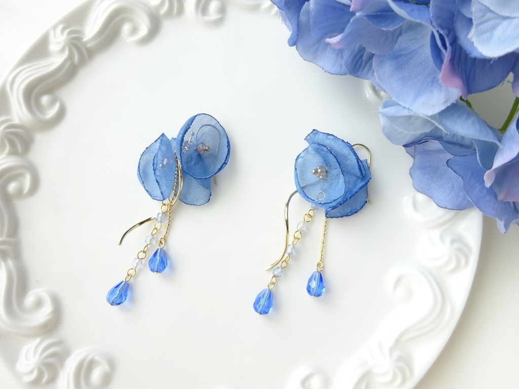 ブルーポピーブーケのピアス(イヤリングOK)