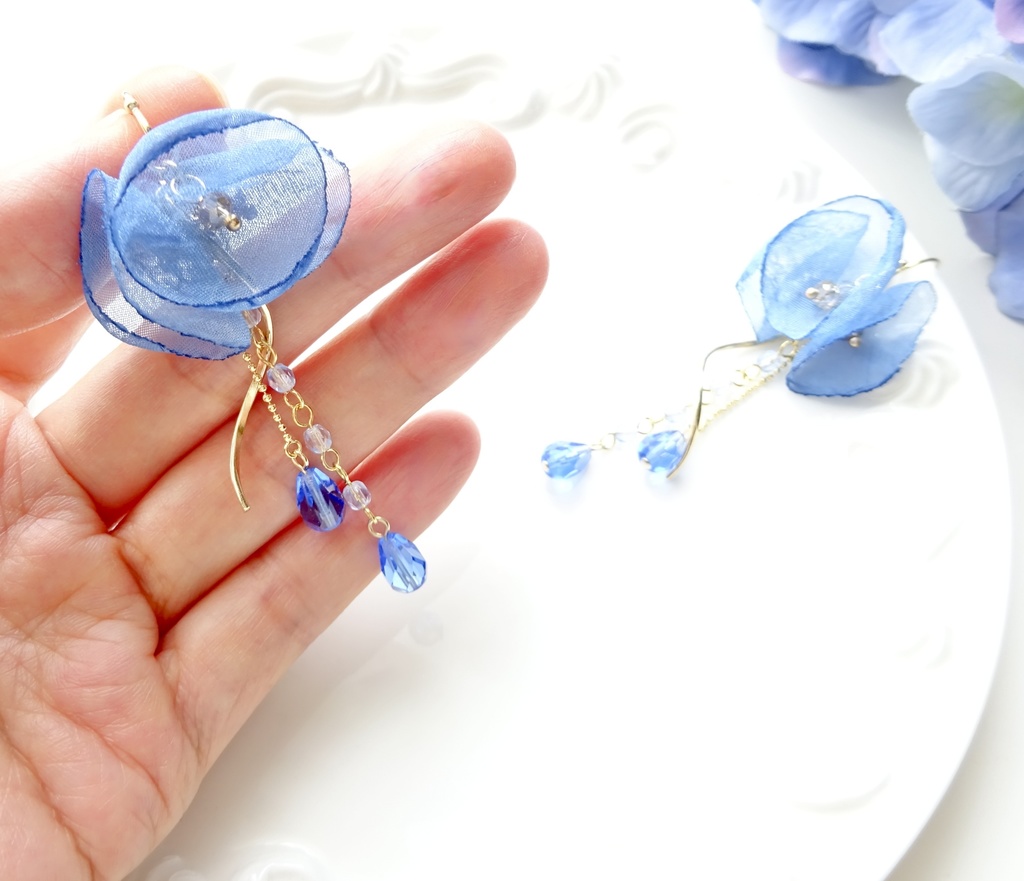 ブルーポピーブーケのピアス(イヤリングOK)