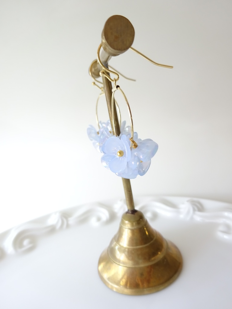 花ゆらピアス・オーロラサックスブルー(イヤリングOK)