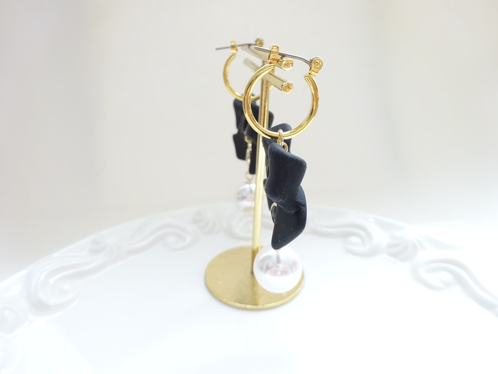 ブラックリボンA ピアス