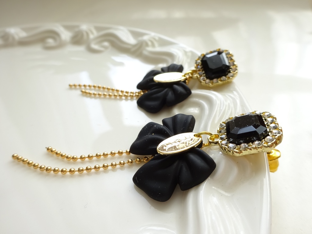 ブラックリボンB ピアス