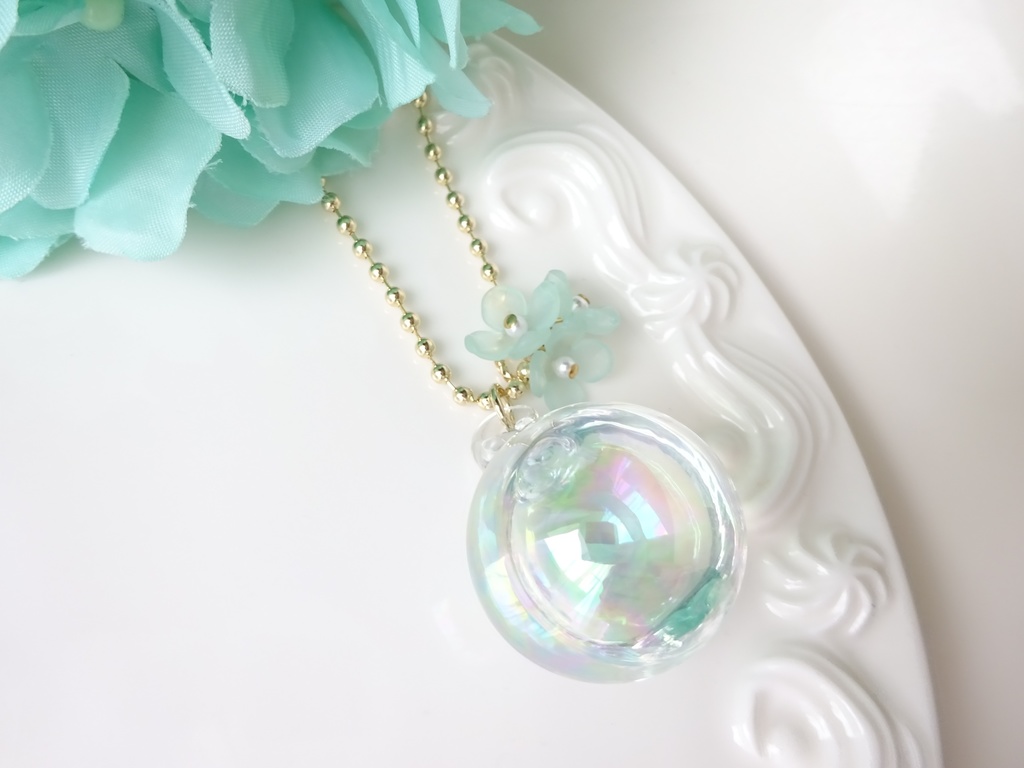 水入り大きなガラスのシャボン玉ネックレス・ミント
