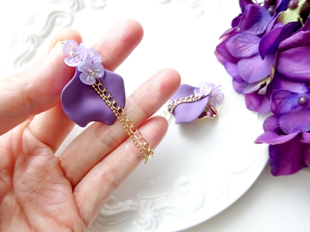 ペタルシャワー パープルピアス(イヤリングOK)