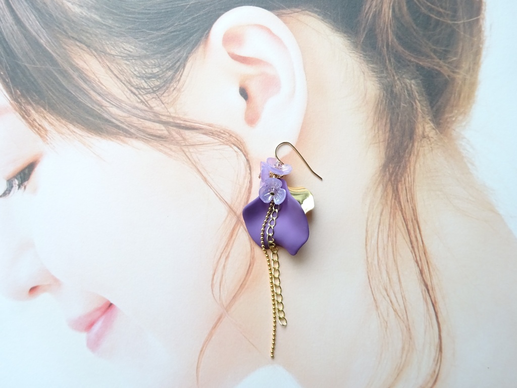 ペタルシャワー パープルピアス(イヤリングOK)