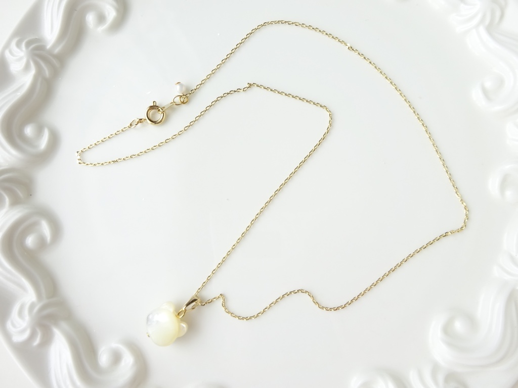 【天然石】 白クマのネックレス