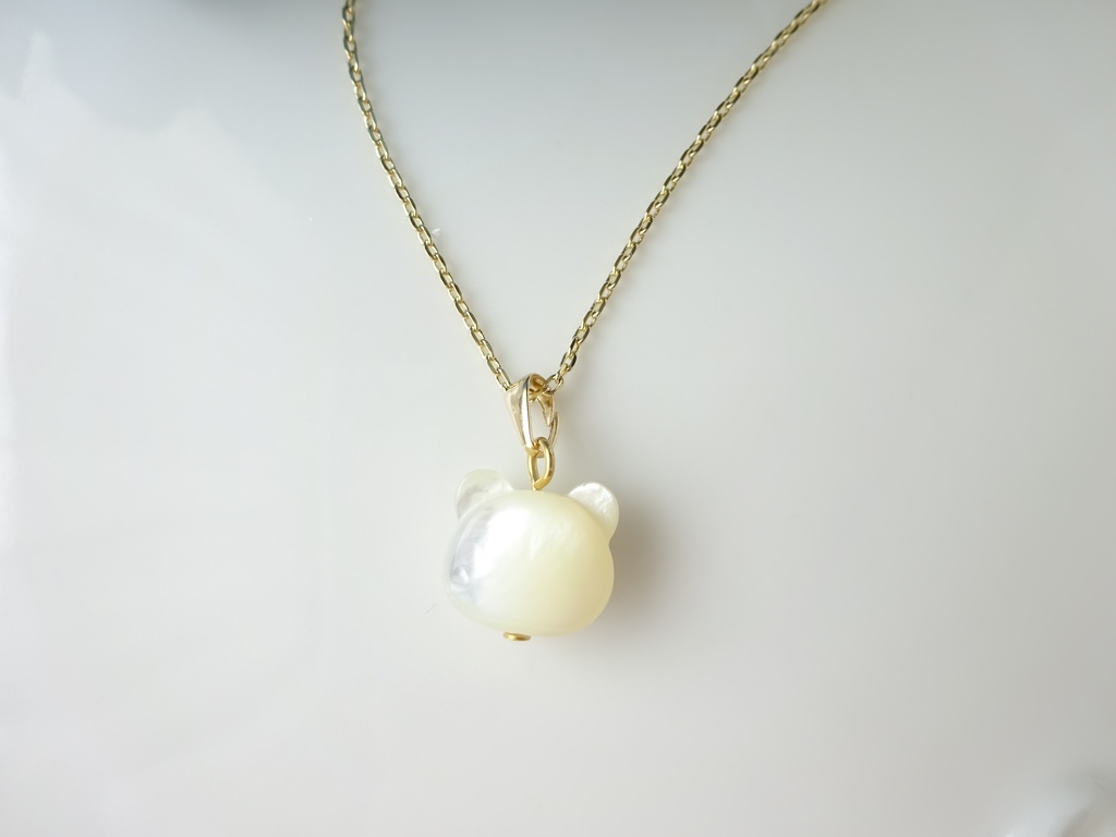 【天然石】 白クマのネックレス