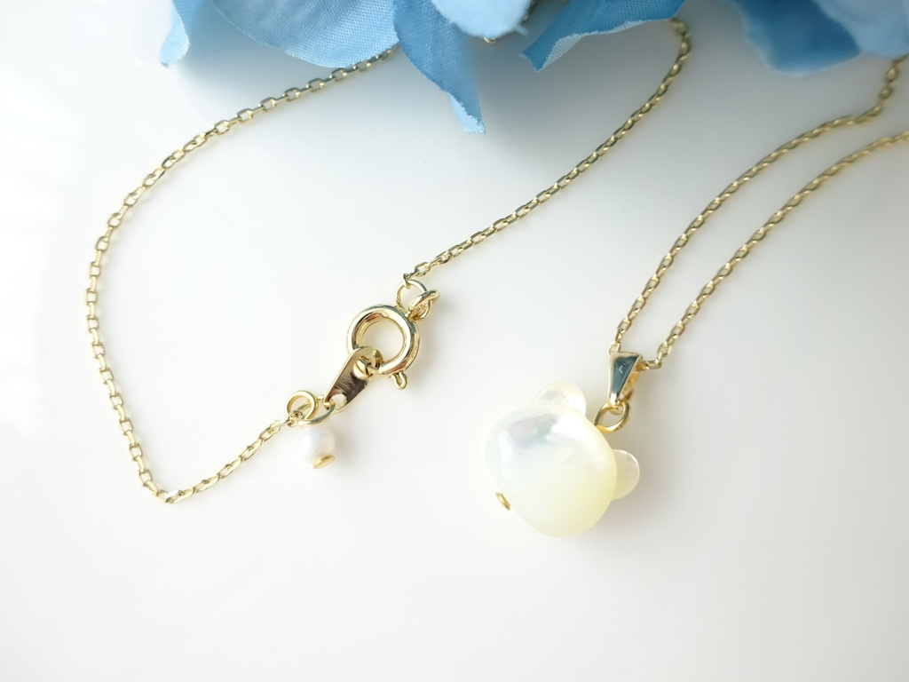 【天然石】 白クマのネックレス