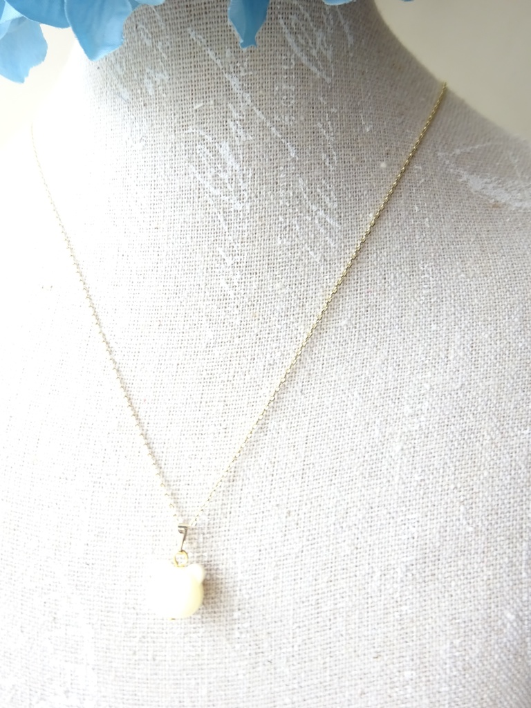 【天然石】 白クマのネックレス