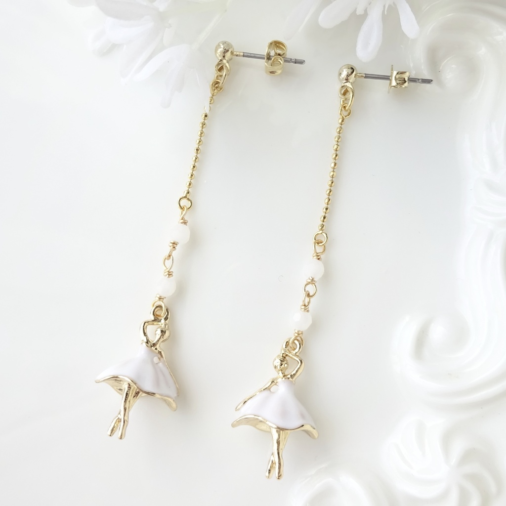 ホリデーバレリーナ ピアス(イヤリングOK)