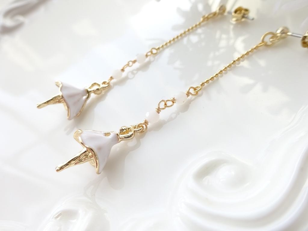 ホリデーバレリーナ ピアス(イヤリングOK)