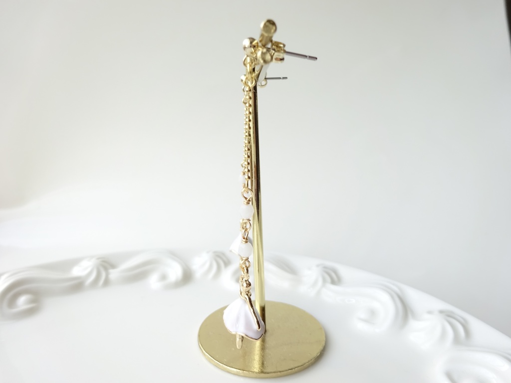 ホリデーバレリーナ ピアス(イヤリングOK)