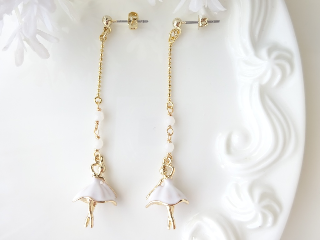 ホリデーバレリーナ ピアス(イヤリングOK)