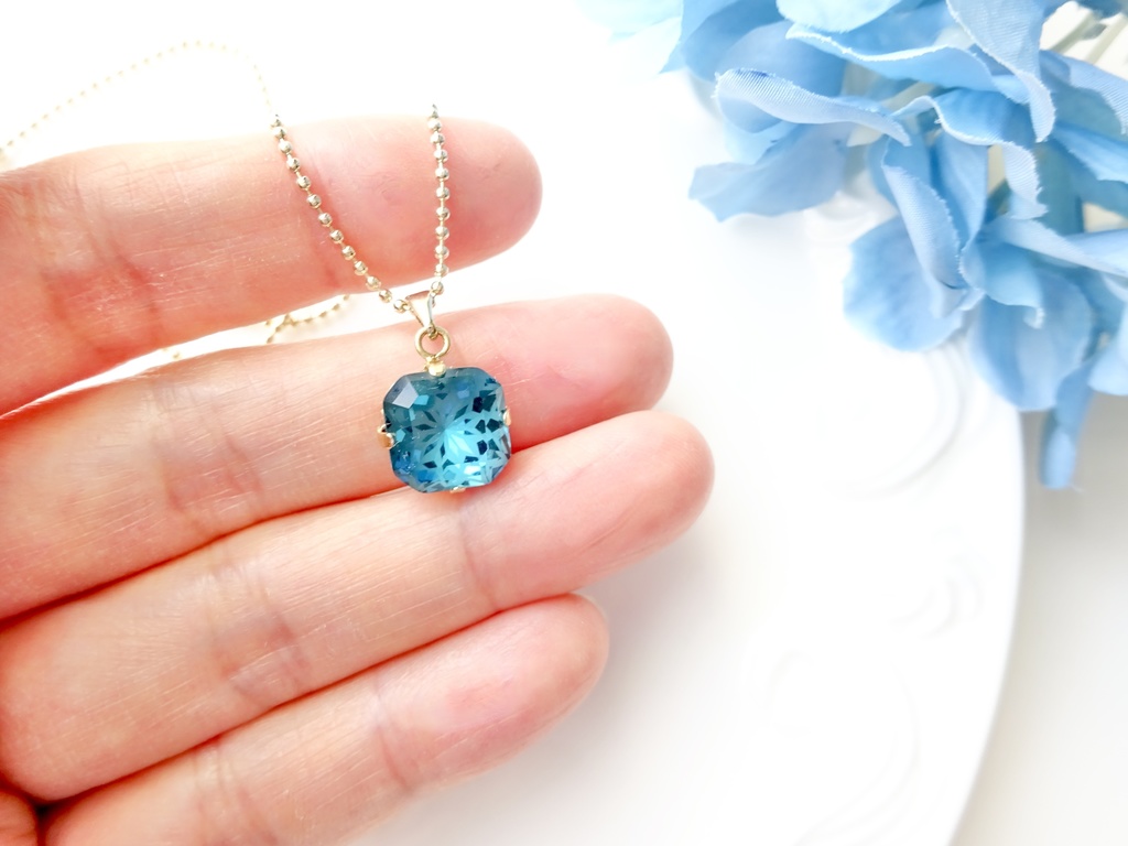 カテドラル ウィンドウ ・マリンブルー