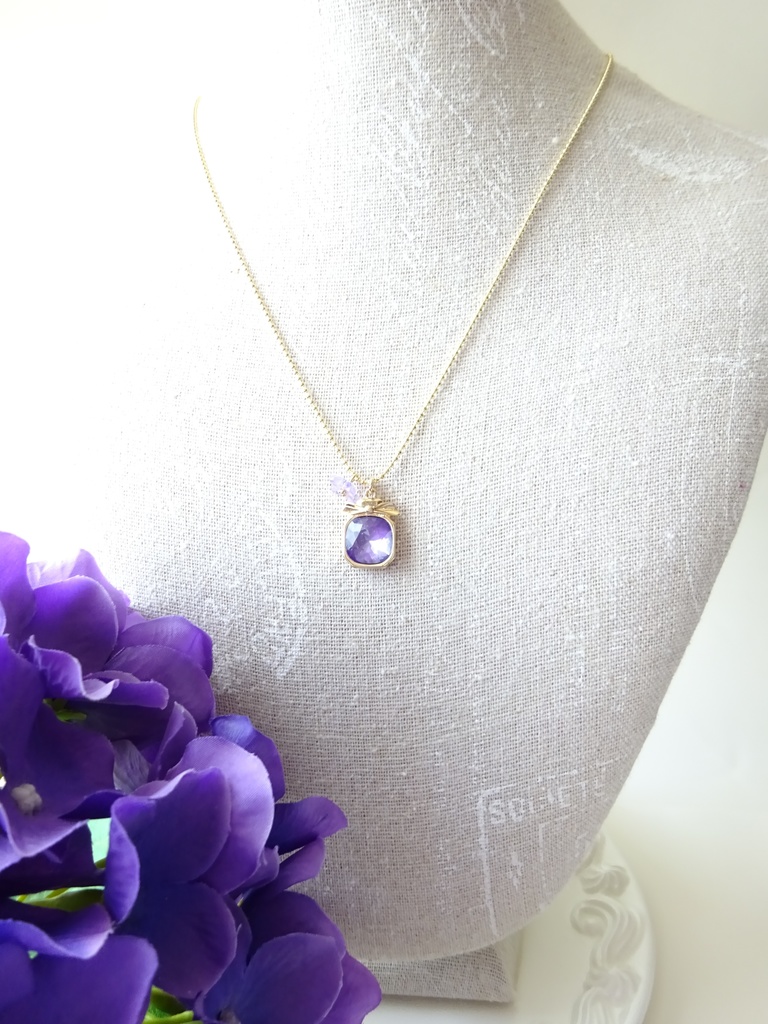 バイオレットパフューム ネックレス