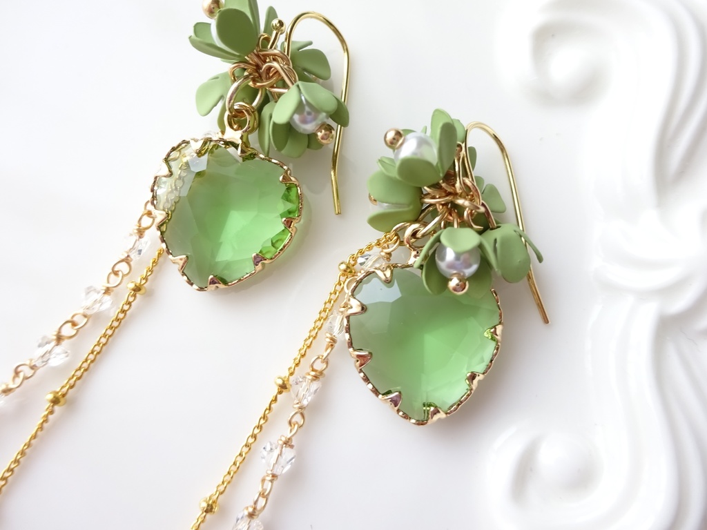 アナベルハートドロップスピアス(イヤリングOK)