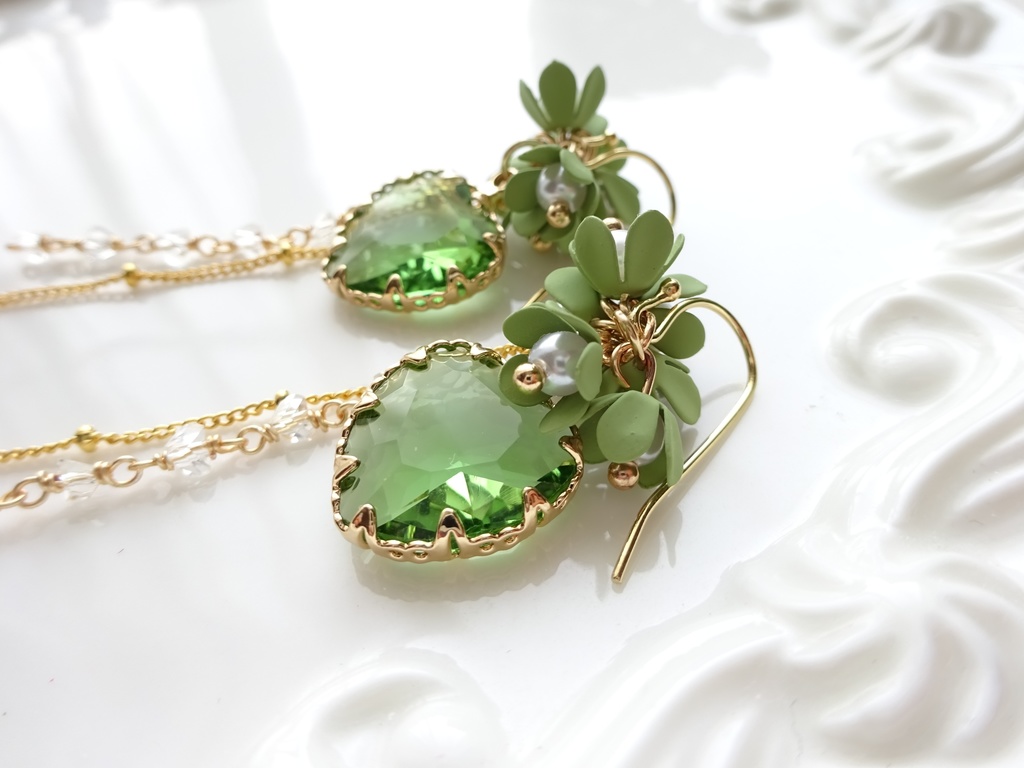 アナベルハートドロップスピアス(イヤリングOK)