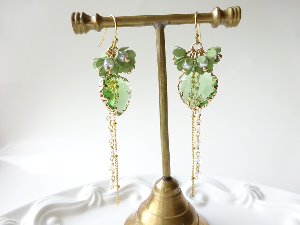 アナベルハートドロップスピアス(イヤリングOK)