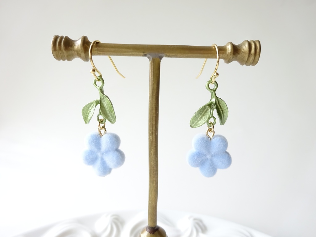 再販*冬の勿忘草のピアス(イヤリングOK)