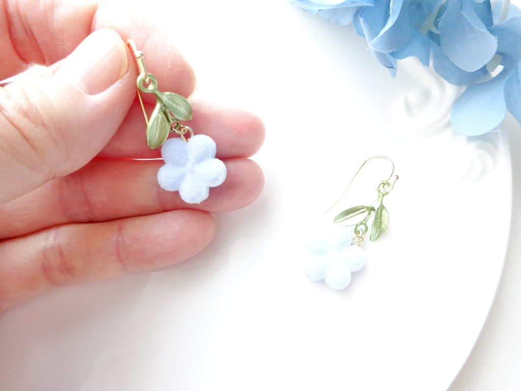再販*冬の勿忘草のピアス(イヤリングOK)