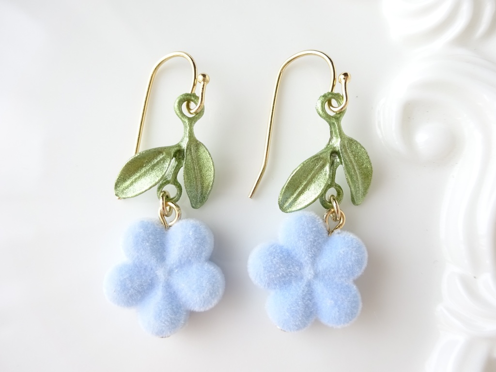 再販*冬の勿忘草のピアス(イヤリングOK)