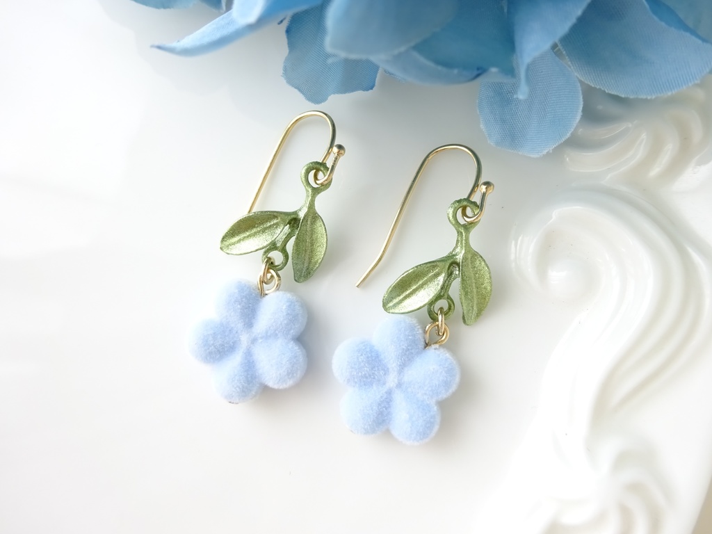 再販*冬の勿忘草のピアス(イヤリングOK)