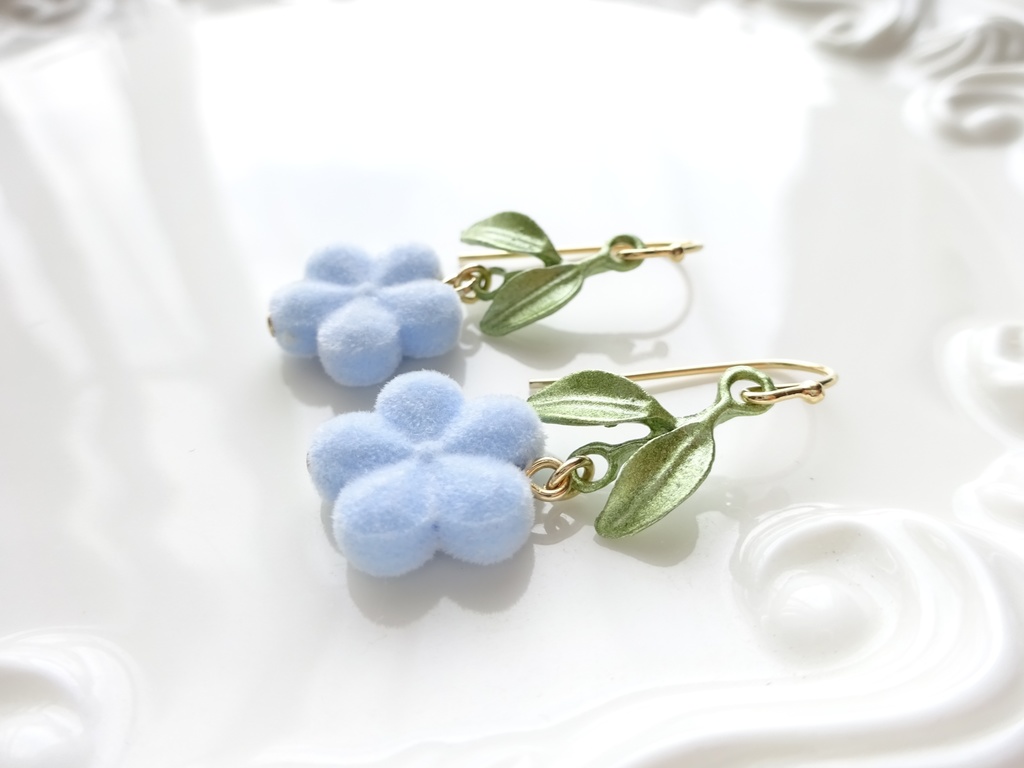 再販*冬の勿忘草のピアス(イヤリングOK)