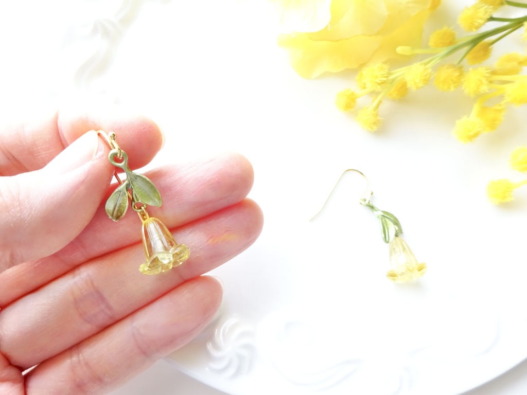 イエローリリー ピアス