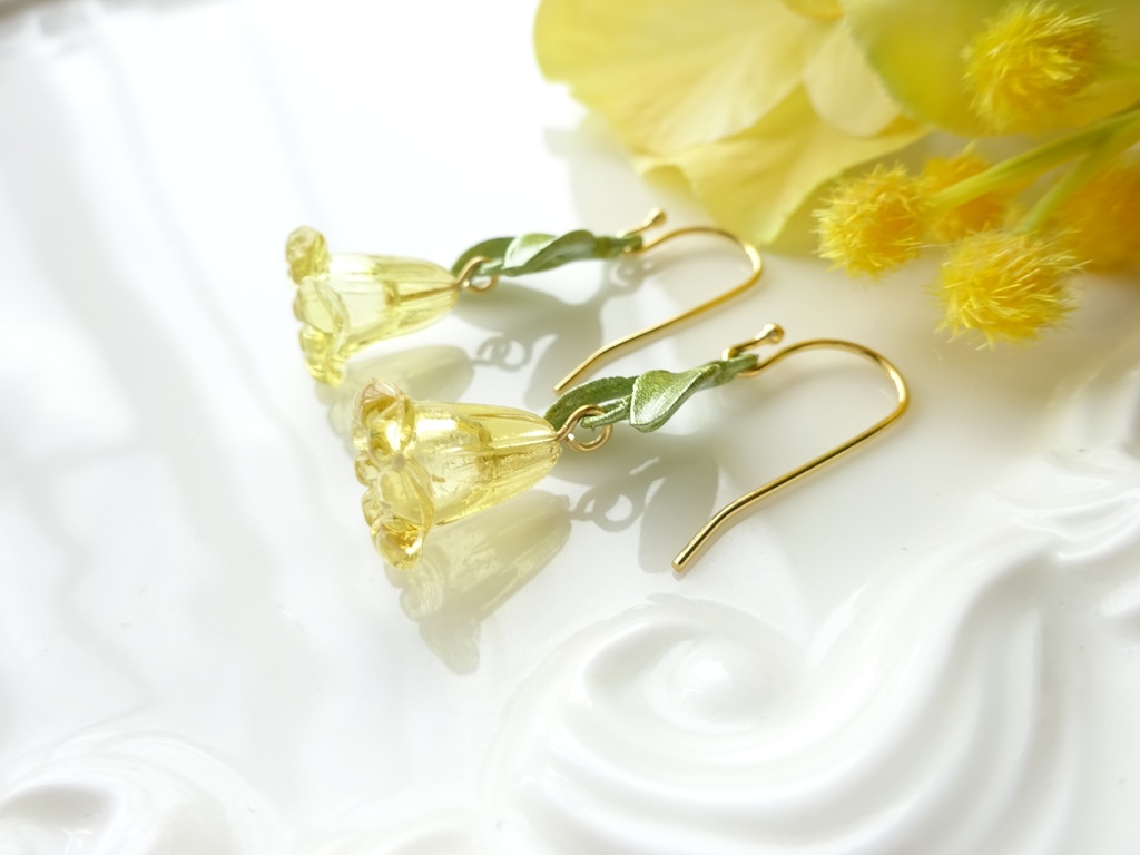イエローリリー ピアス