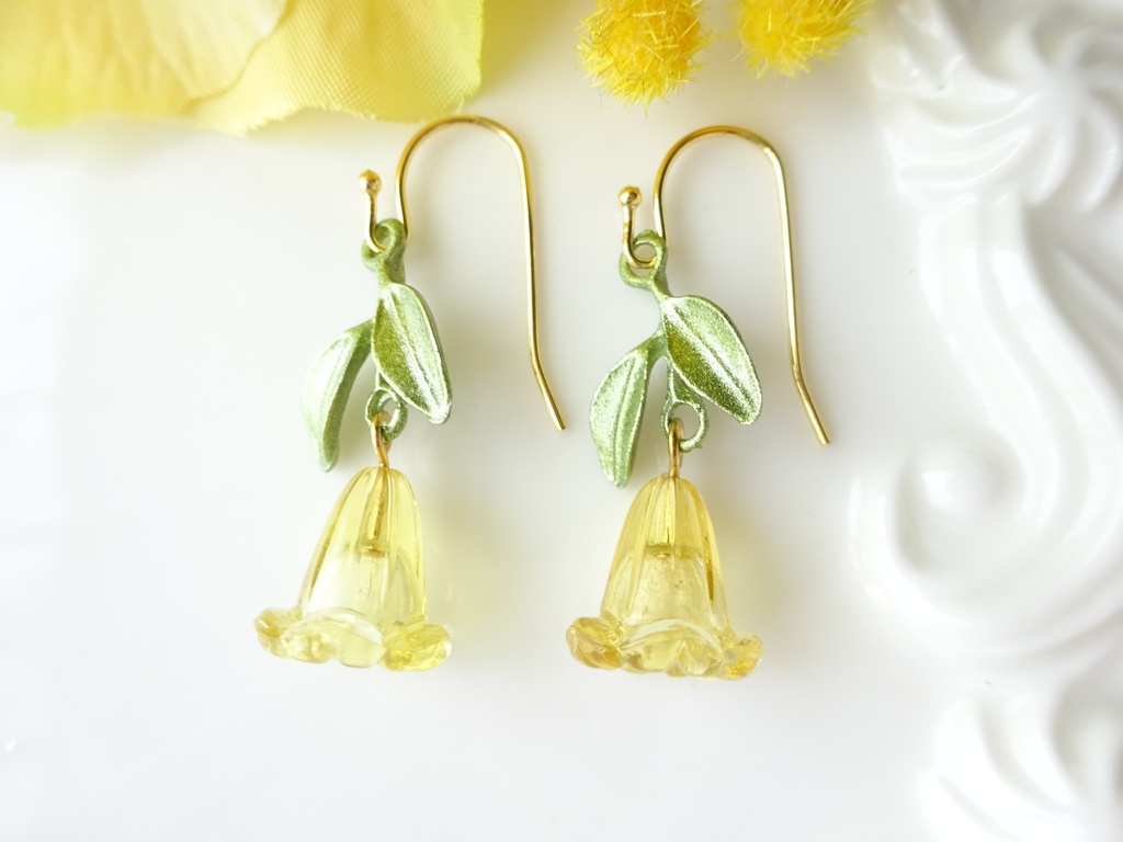 イエローリリー ピアス