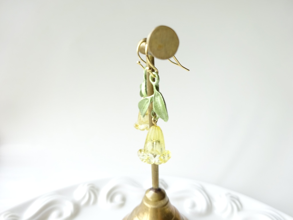 イエローリリー ピアス