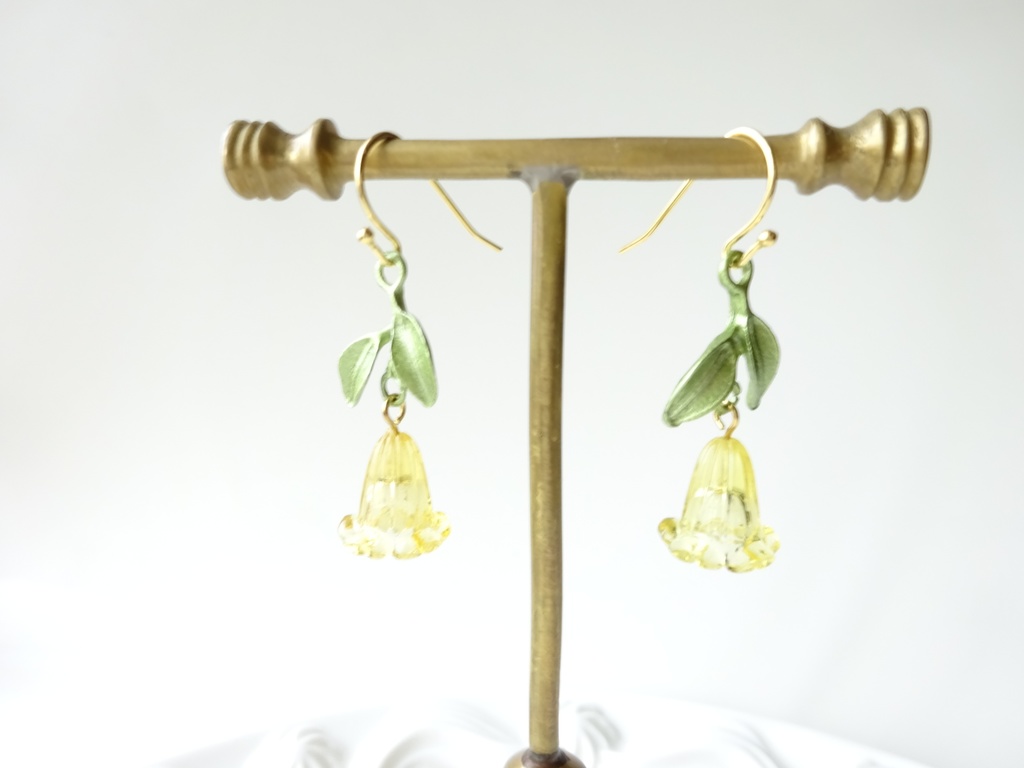 イエローリリー ピアス