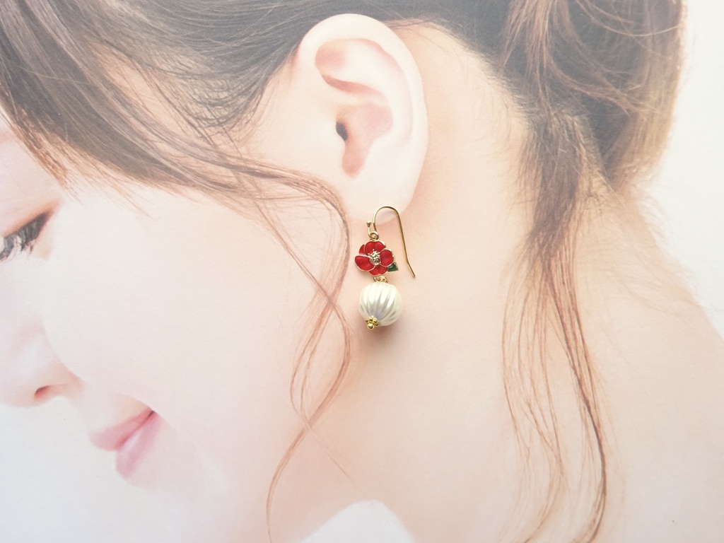 赤椿のピアス(イヤリングOK)