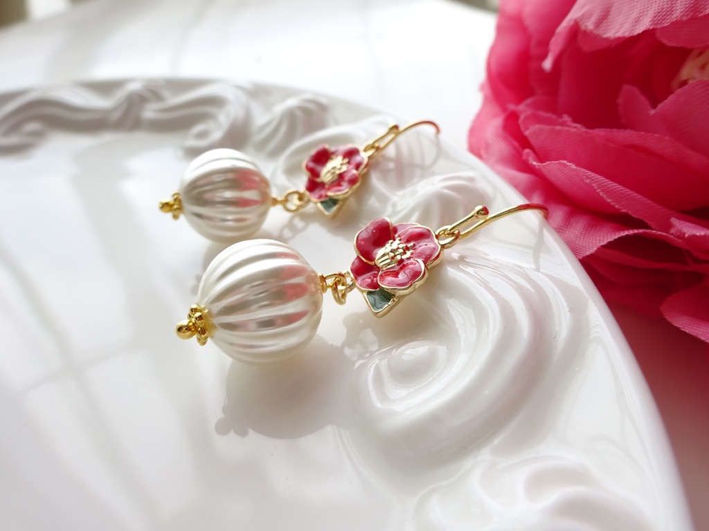 赤椿のピアス(イヤリングOK)